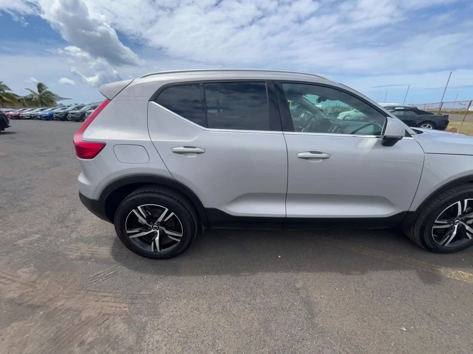 2024 Volvo XC40 - Image 17 of 31