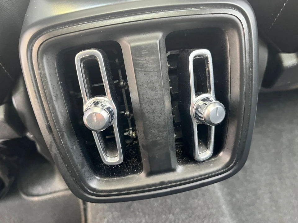 2024 Volvo XC40 - Image 23 of 31