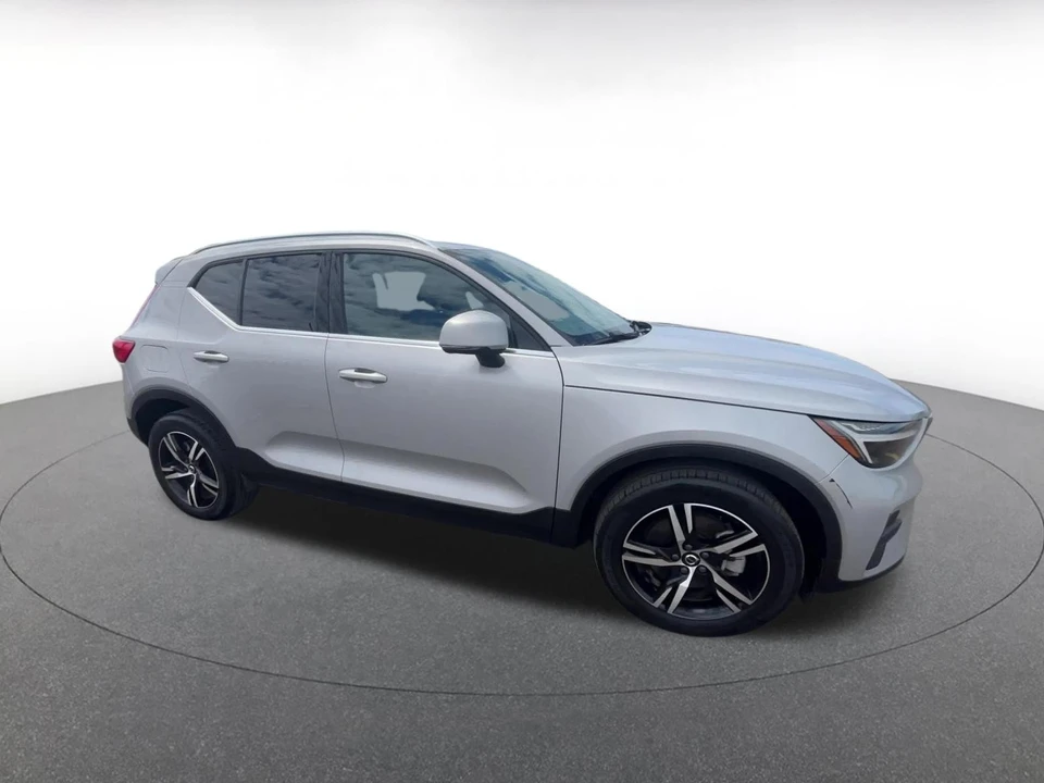 2024 Volvo XC40 - Image 2 of 31