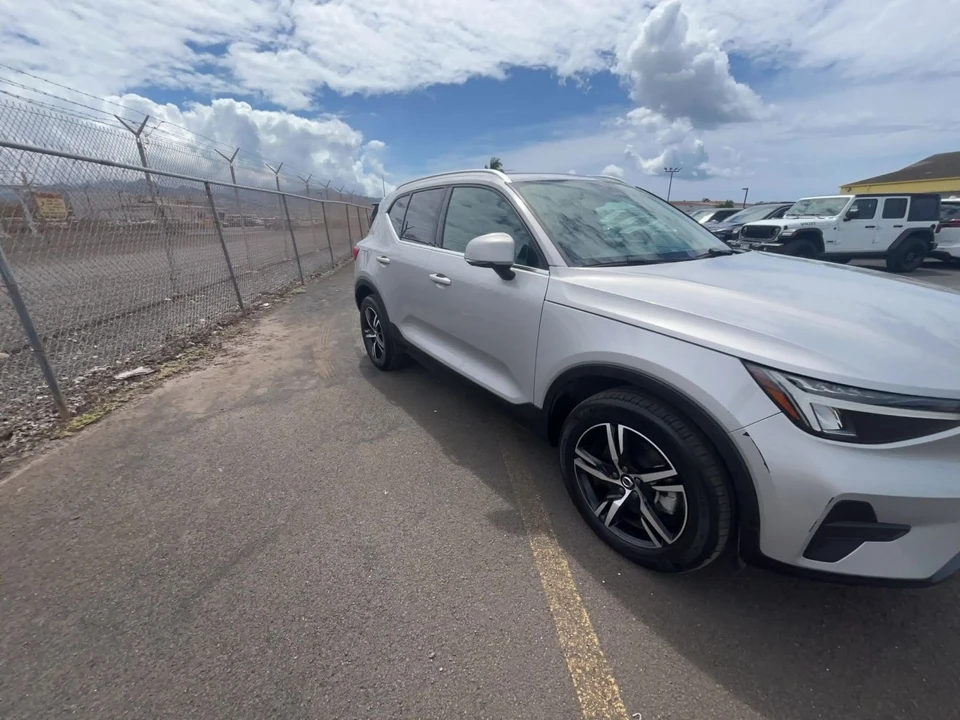 2024 Volvo XC40 - Image 3 of 31