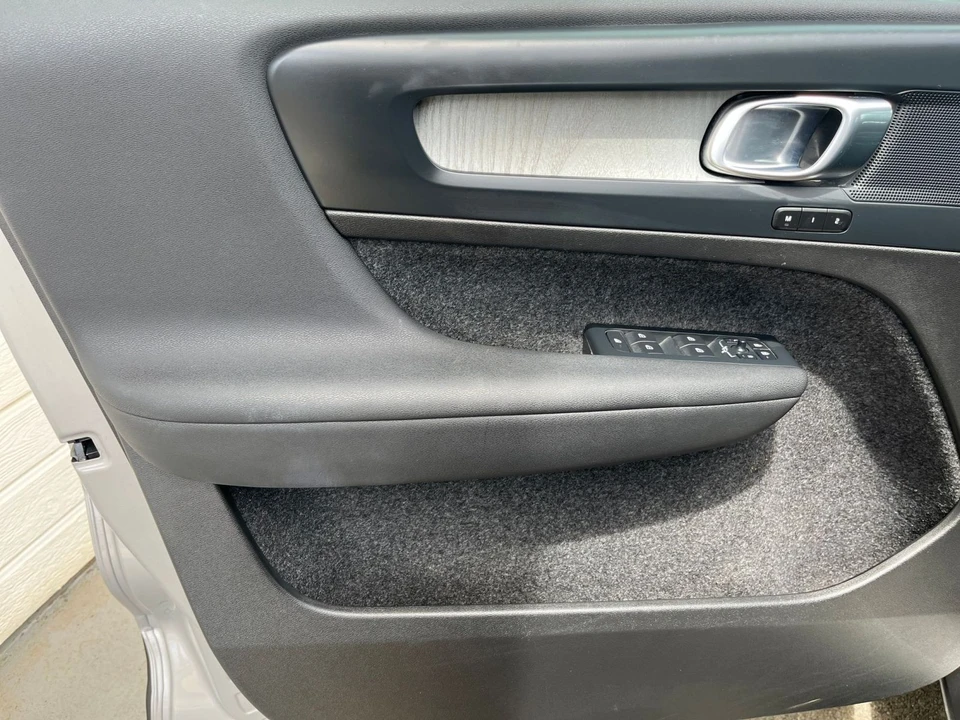 2024 Volvo XC40 - Image 17 of 31