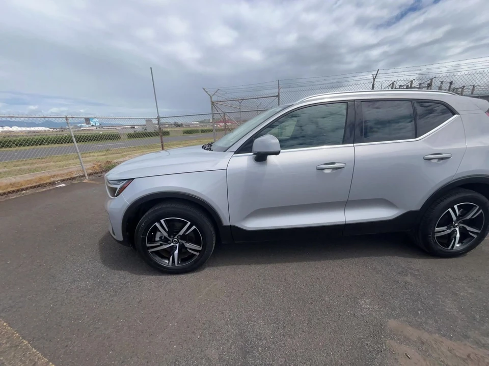 2024 Volvo XC40 - Image 9 of 31