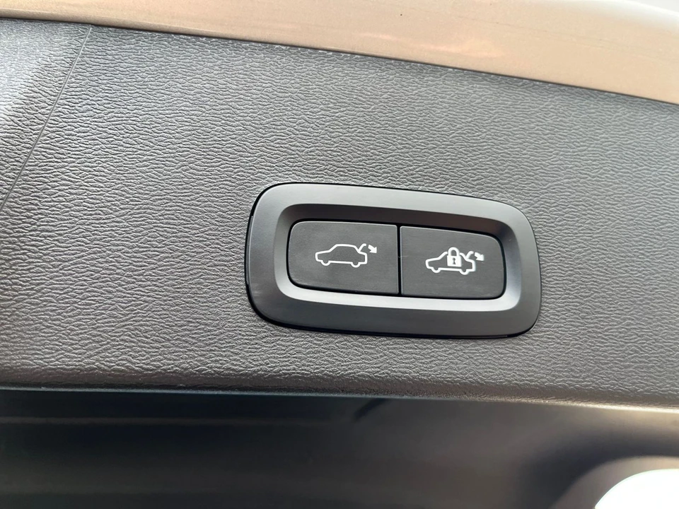 2024 Volvo XC40 - Image 26 of 31