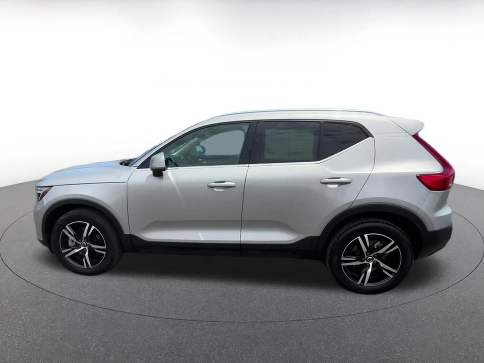 2024 Volvo XC40 - Image 8 of 31