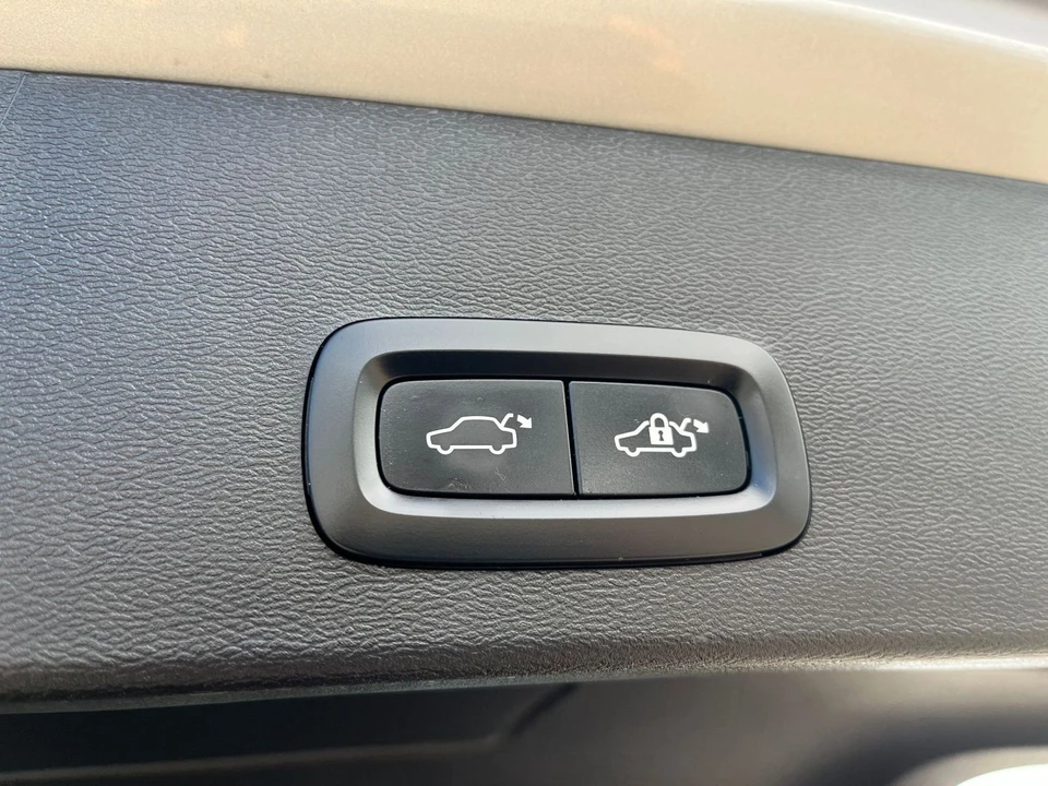 2024 Volvo XC40 - Image 21 of 31
