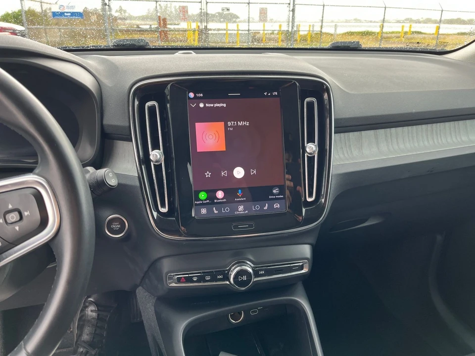 2024 Volvo XC40 - Image 19 of 31