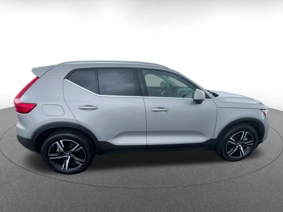 2024 Volvo XC40 - Image 18 of 31