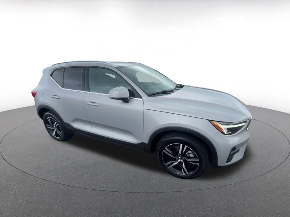 2024 Volvo XC40 - Image 2 of 31
