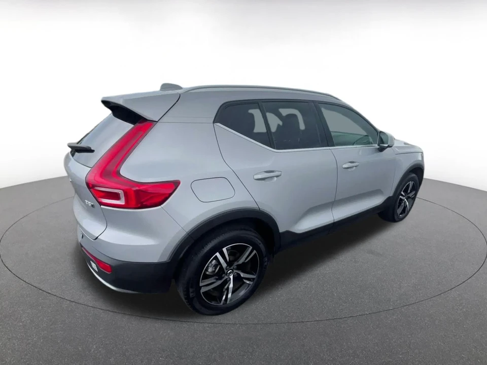 2024 Volvo XC40 - Image 16 of 31