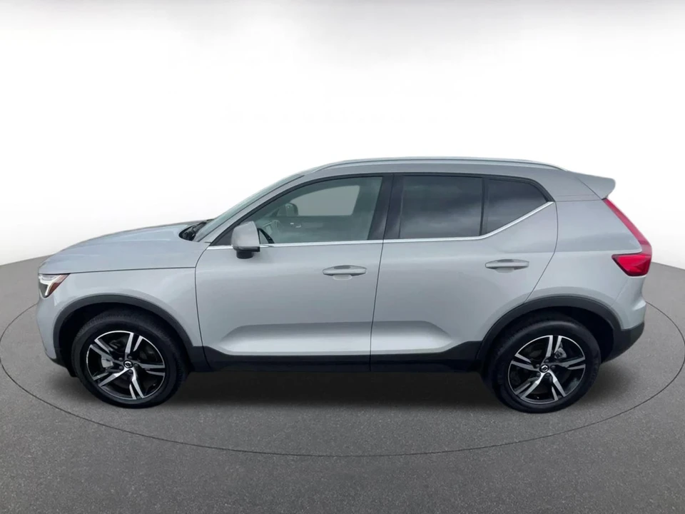 2024 Volvo XC40 - Image 11 of 31