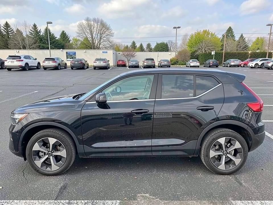 2024 Volvo XC40 - Image 2 of 8