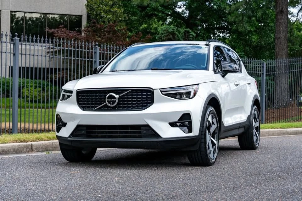 2024 Volvo XC40 - Image 2 of 6