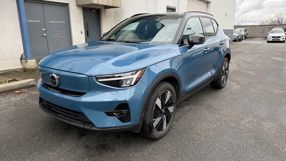 2024 Volvo XC40 - Image 2 of 17
