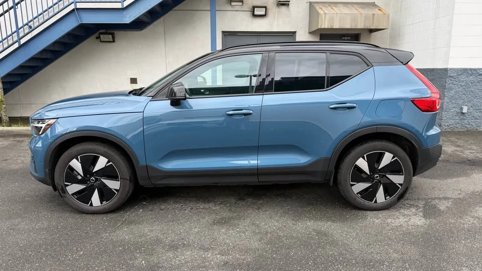 2024 Volvo XC40 - Image 3 of 17