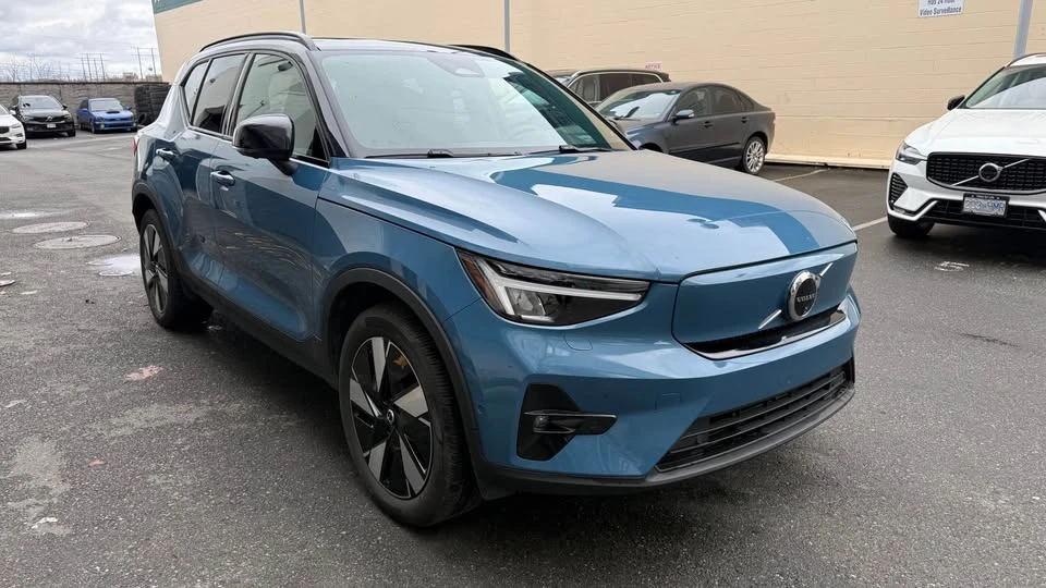2024 Volvo XC40 - Image 10 of 17