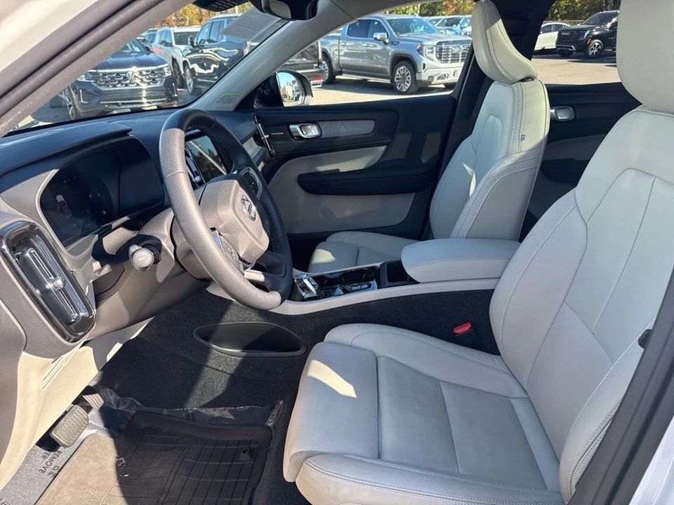2024 Volvo XC40 - Image 9 of 12