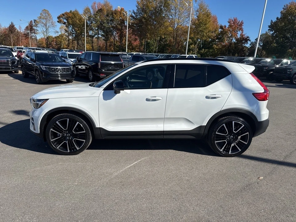 2024 Volvo XC40 - Image 2 of 12