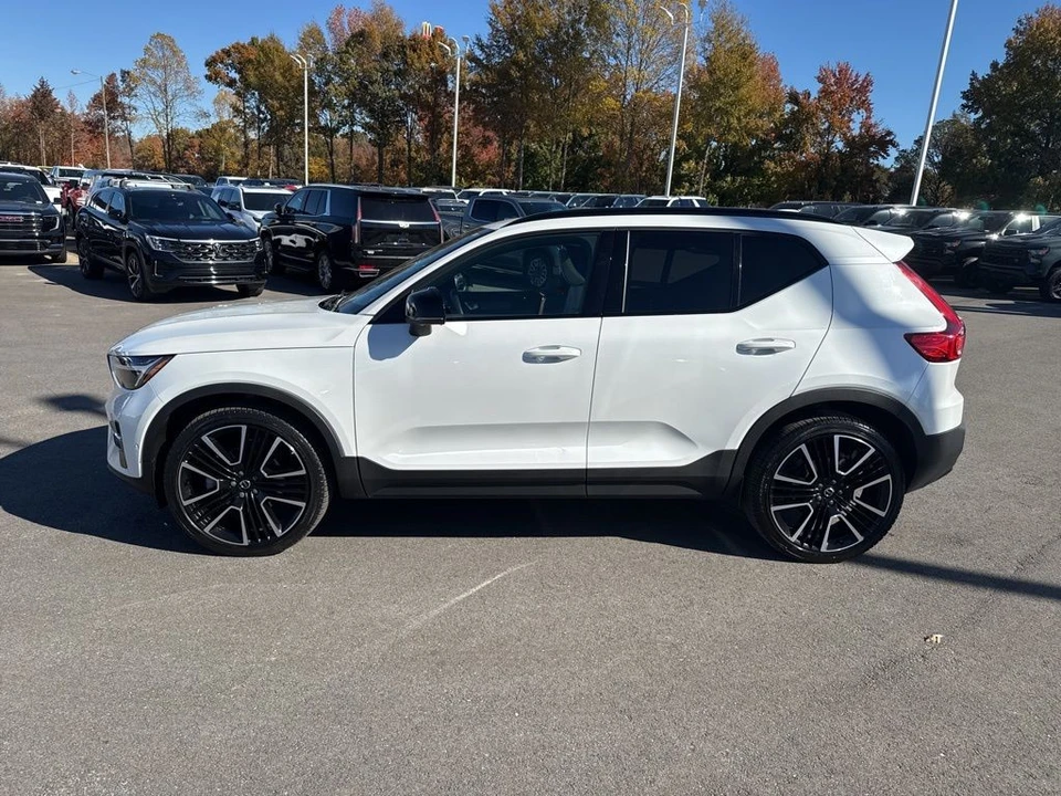 2024 Volvo XC40 - Image 2 of 12