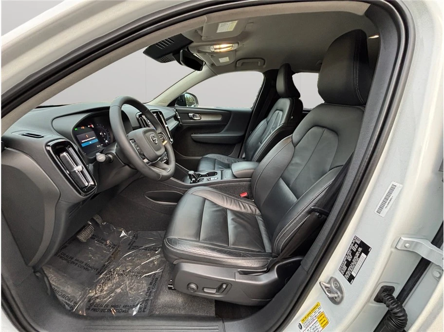 2024 Volvo XC40 - Image 2 of 21
