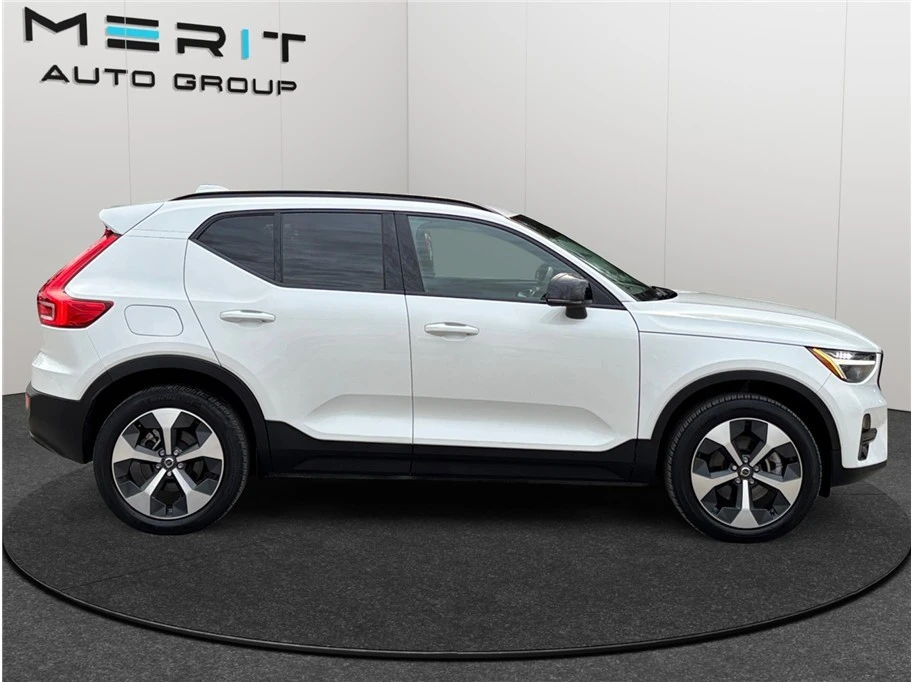 2024 Volvo XC40 - Image 10 of 21
