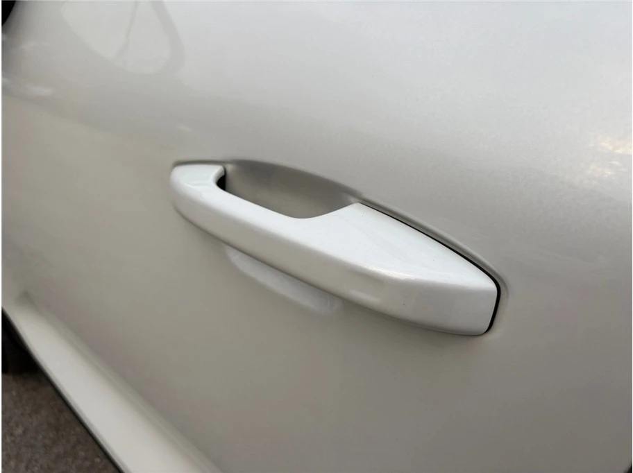 2024 Volvo XC40 - Image 16 of 21