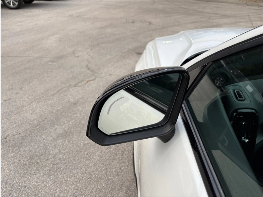 2024 Volvo XC40 - Image 17 of 21