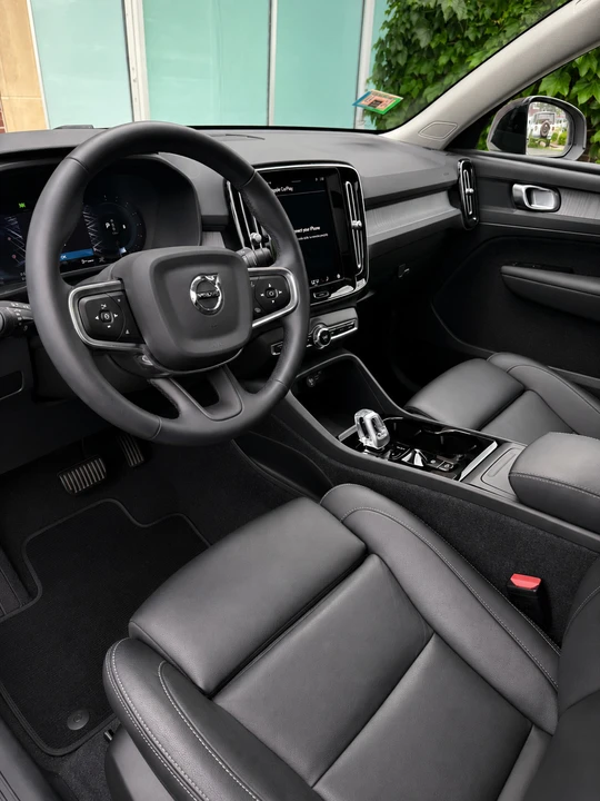 2024 Volvo XC40 - Image 14 of 20