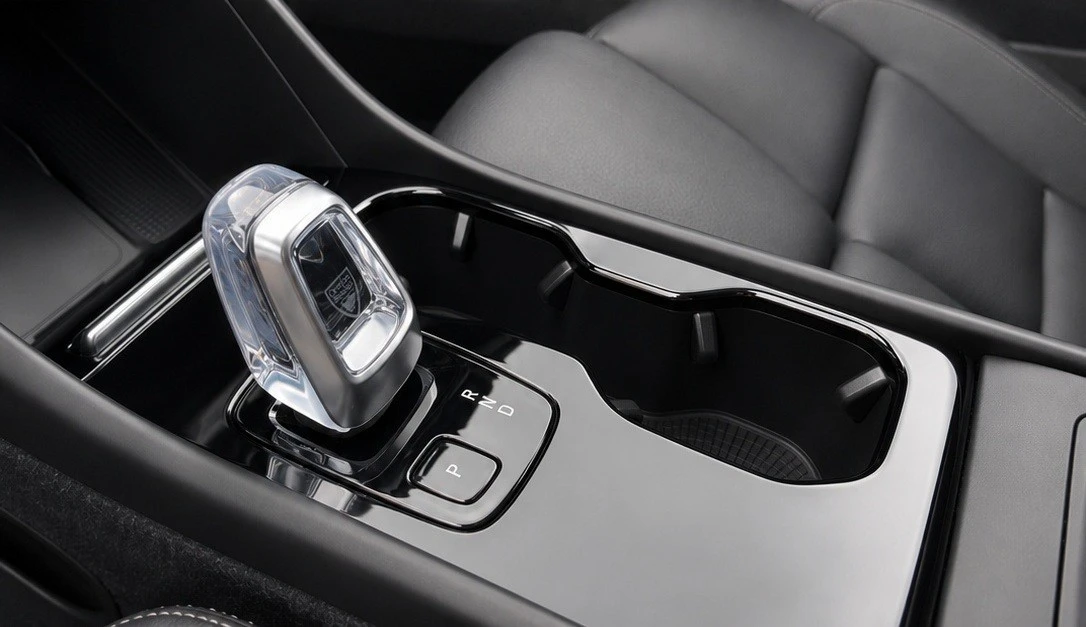 2024 Volvo XC40 - Image 11 of 20