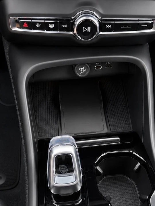 2024 Volvo XC40 - Image 9 of 20