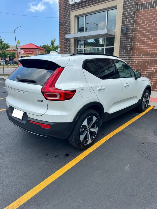 2024 Volvo XC40 - Image 4 of 20