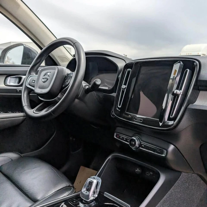 2024 Volvo XC40 - Image 13 of 16