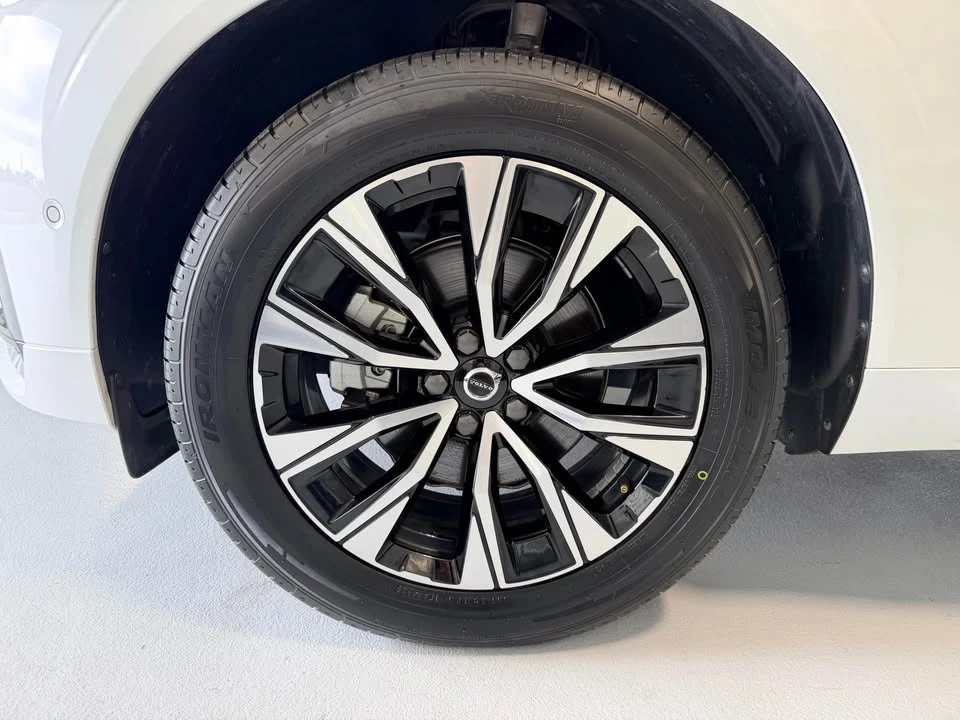2024 Volvo XC60 2nd Gen - Image 17 of 19
