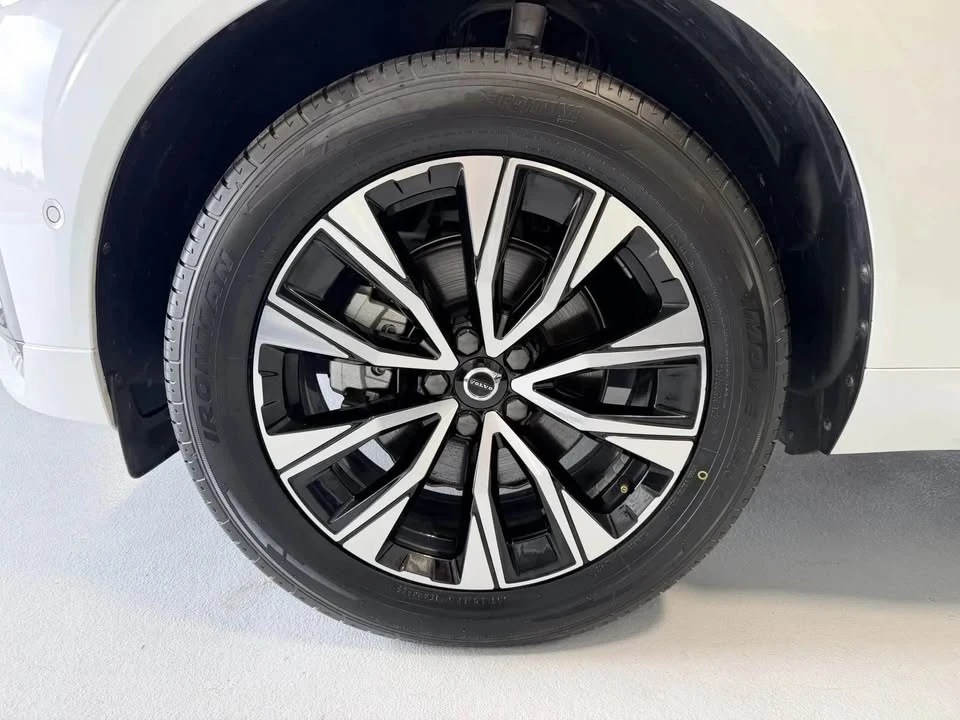 2024 Volvo XC60 2nd Gen - Image 16 of 17