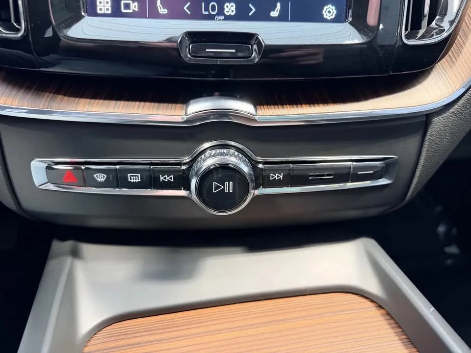 2024 Volvo XC60 2nd Gen - Image 13 of 17