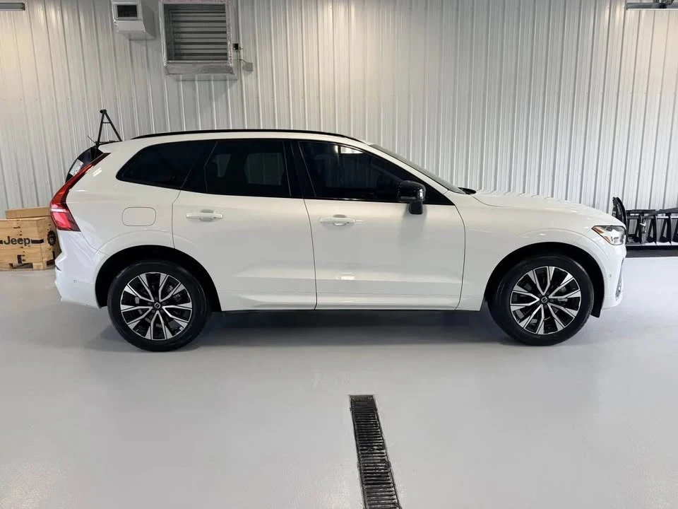 2024 Volvo XC60 2nd Gen - Image 2 of 17