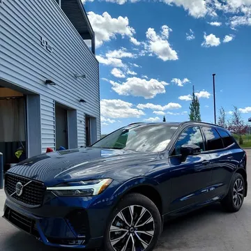 2024 Volvo XC60 Plus Dark Theme B5