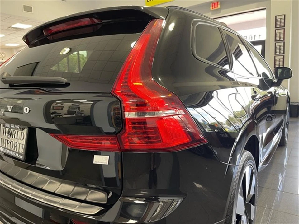 2024 Volvo XC60 2nd Gen - Image 17 of 31