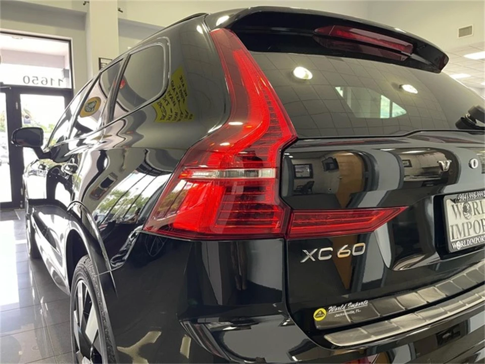 2024 Volvo XC60 2nd Gen - Image 15 of 31