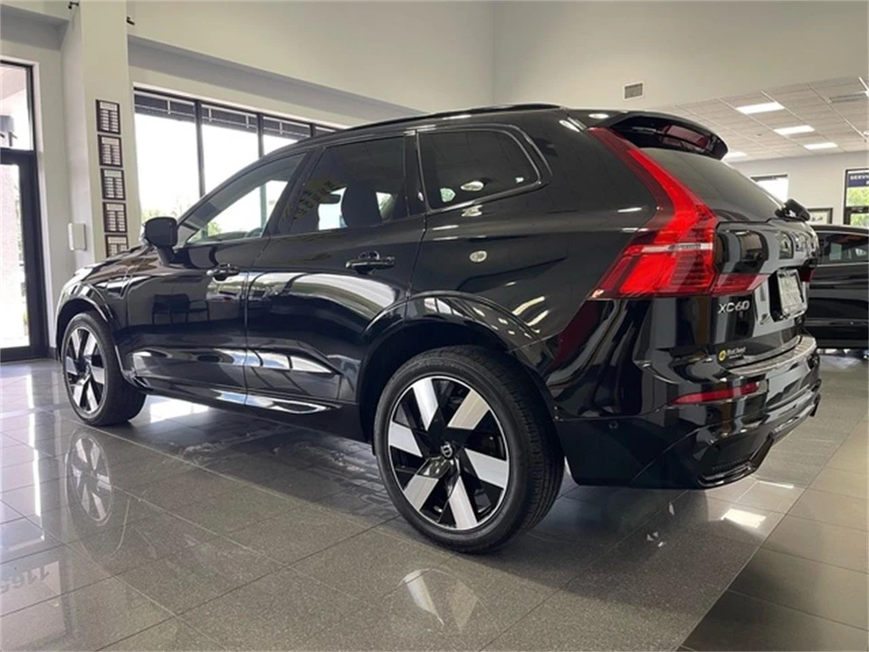 2024 Volvo XC60 2nd Gen - Image 3 of 31