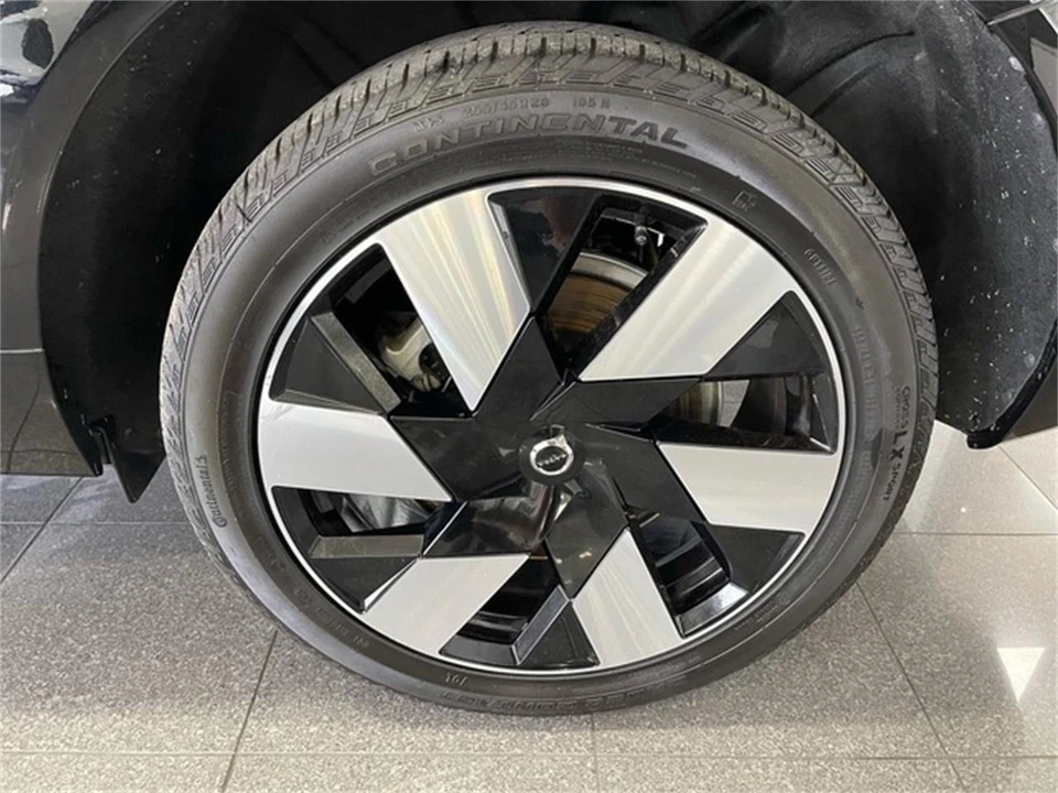 2024 Volvo XC60 2nd Gen - Image 21 of 31