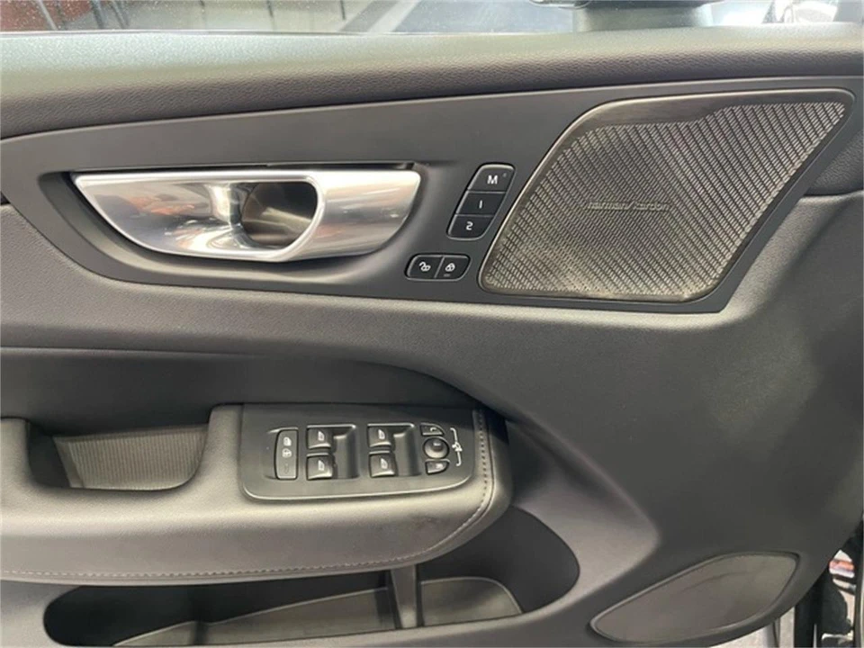 2024 Volvo XC60 2nd Gen - Image 23 of 31