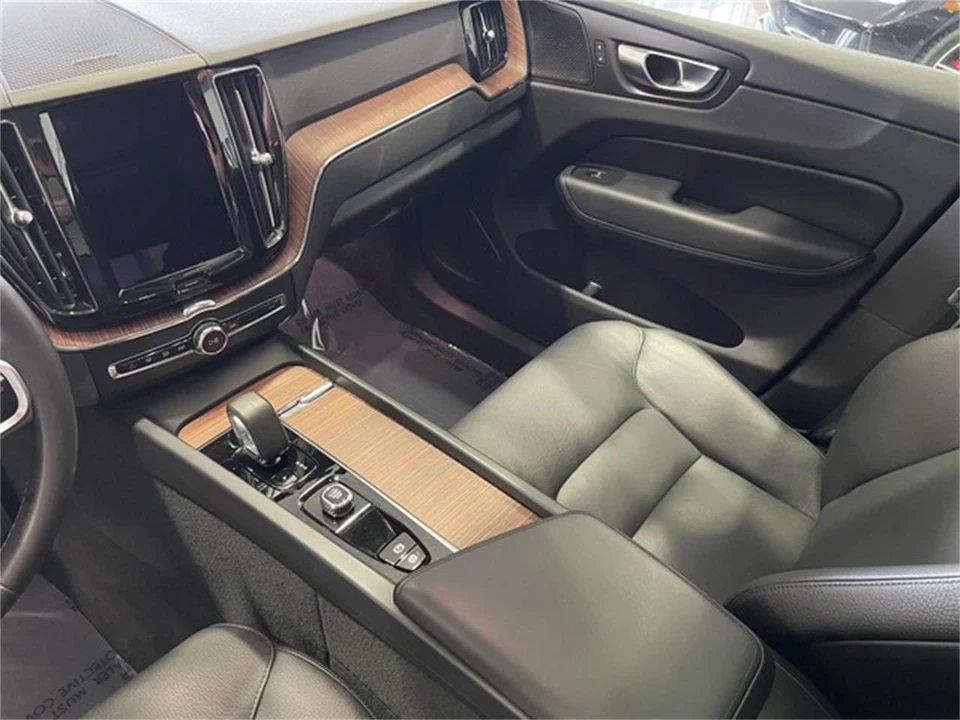 2024 Volvo XC60 2nd Gen - Image 27 of 31