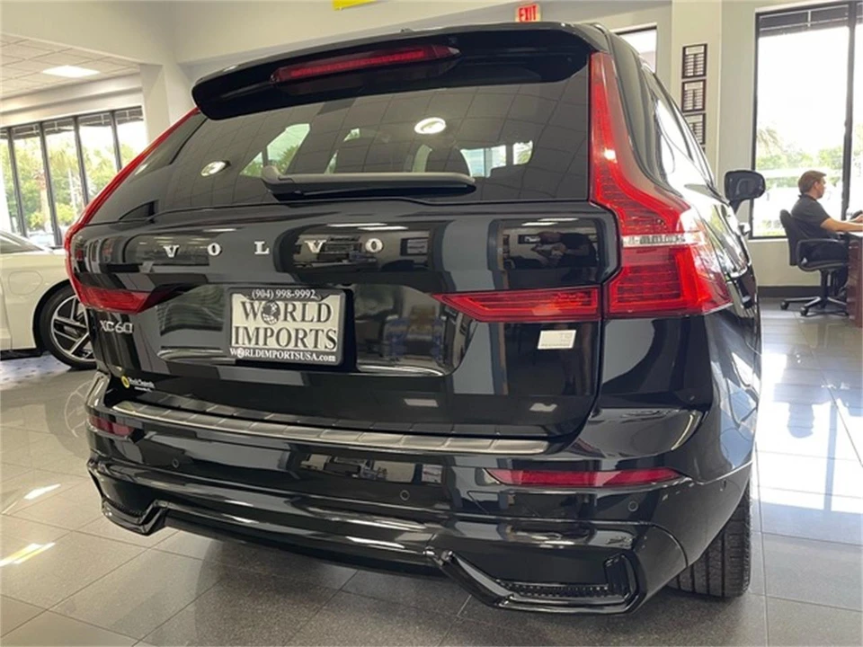 2024 Volvo XC60 2nd Gen - Image 18 of 31