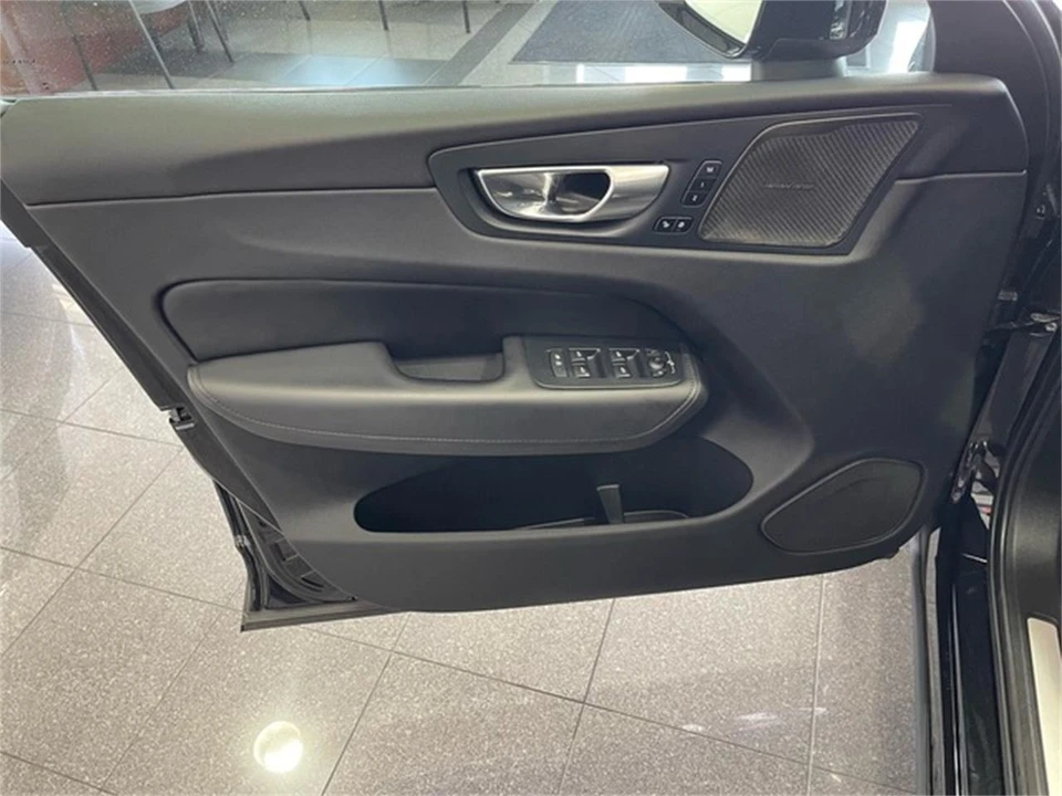 2024 Volvo XC60 2nd Gen - Image 22 of 31