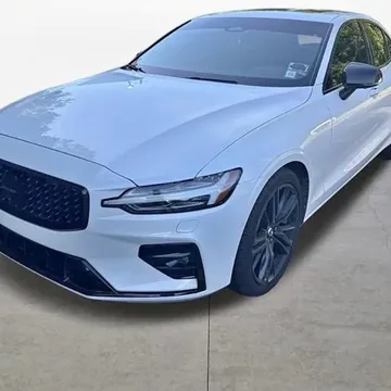 2024 Volvo S60 B5 Plus Black Edition