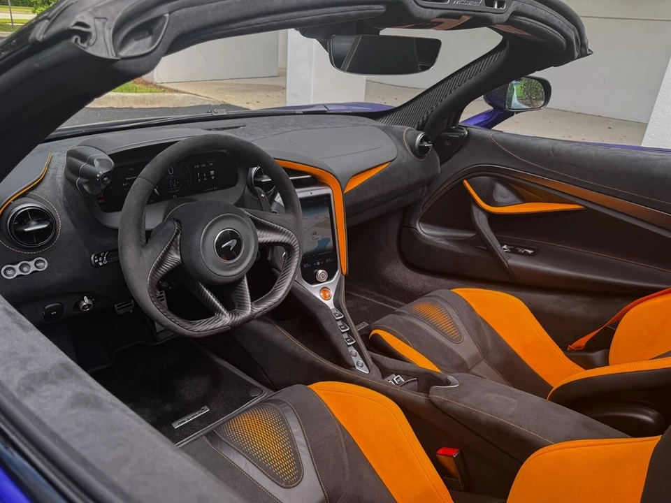 2025 McLaren 750S Spider - Image 2 of 4