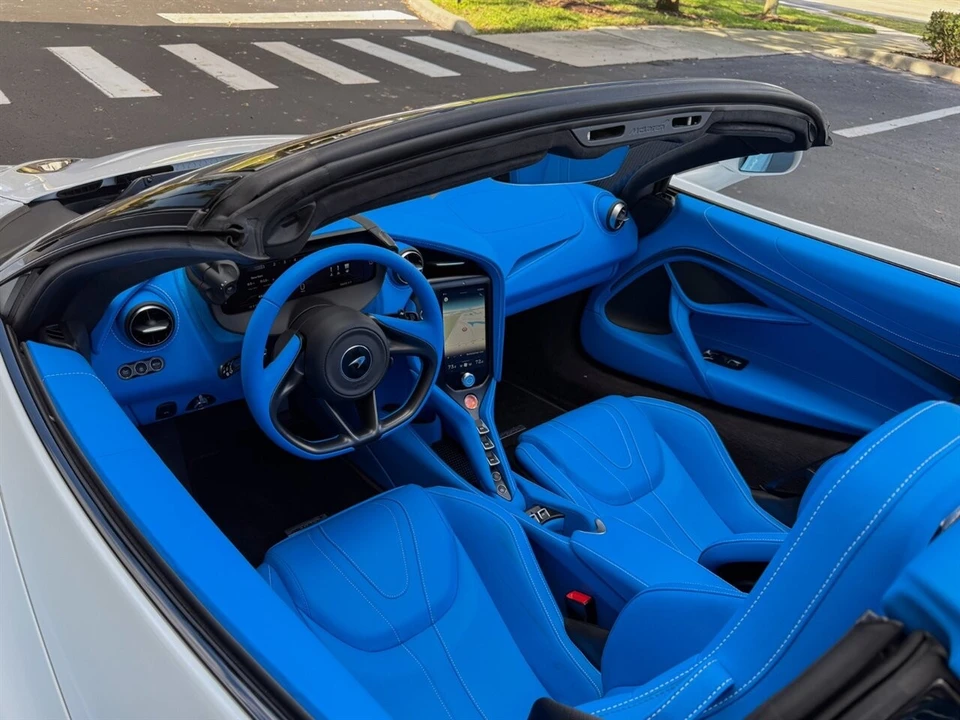 2025 McLaren 750S Spider - Image 2 of 4