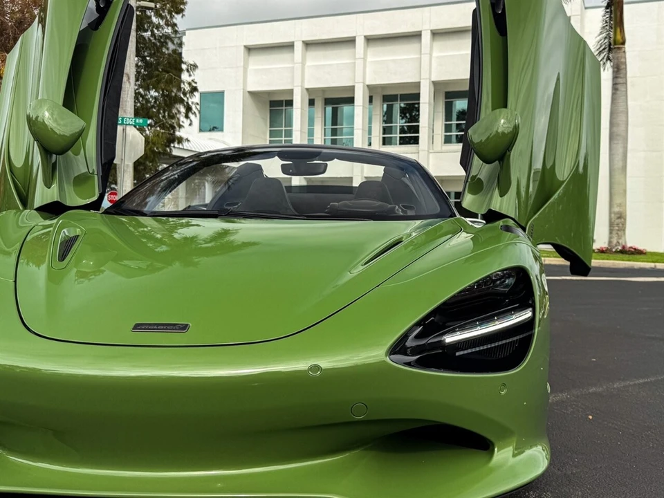 2025 McLaren 750S Spider - Image 4 of 4