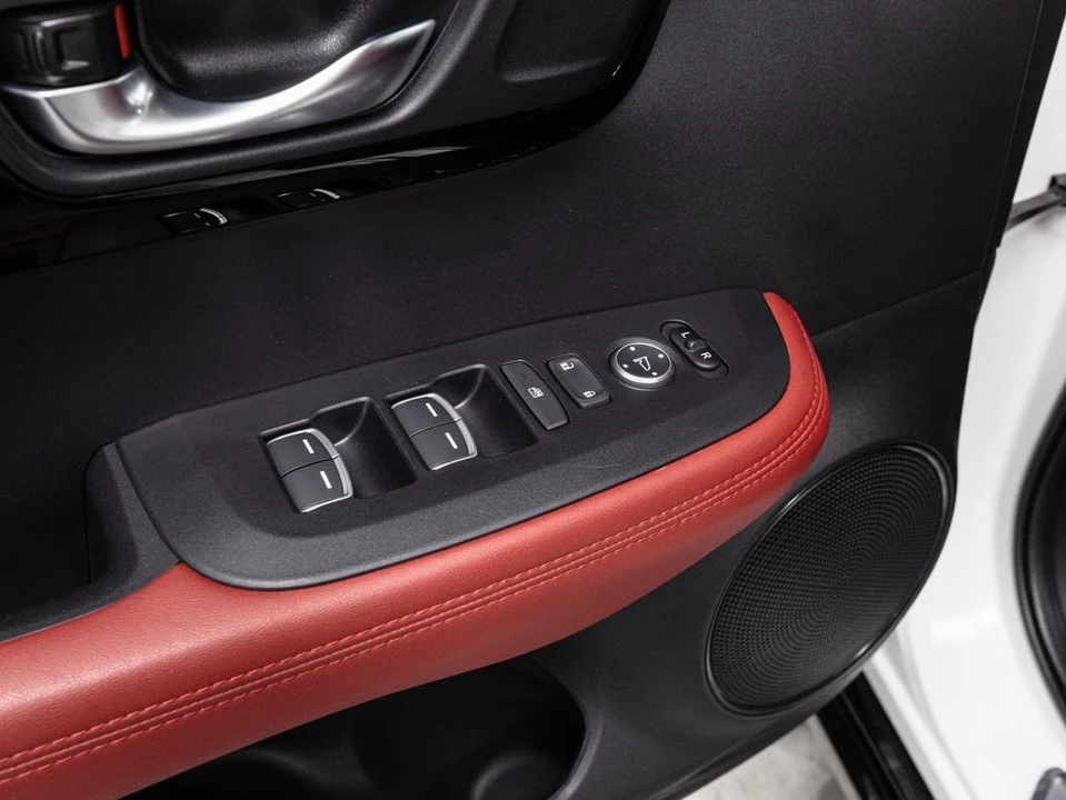 2025 Acura ADX - Image 6 of 21