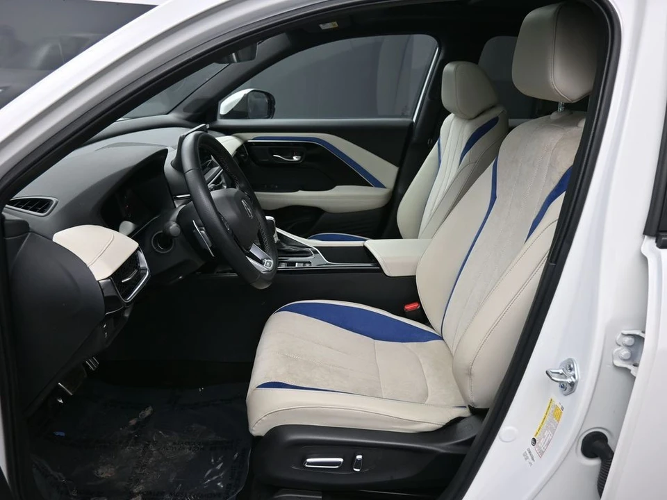 2025 Acura ADX - Image 19 of 21
